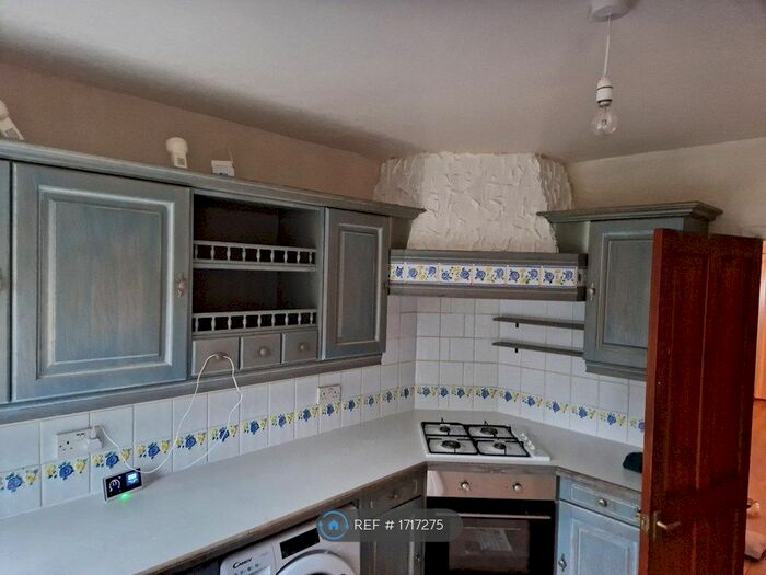 2 Bedroom Terraced House To Rent In Walton Road, Surrey, KT8