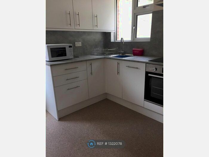 3 Bedroom Semi-Detached House To Rent In Thurmond Crescent, Winchester SO22