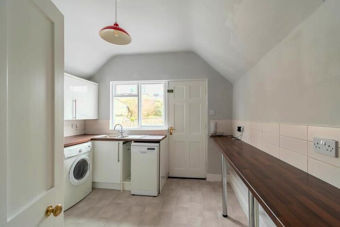 1 Bedroom Flat To Rent In St. Saviours Road, Larkhall, Bath, BA1
