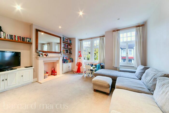 3 Bedroom Flat To Rent In Gassiot Road, London, SW17
