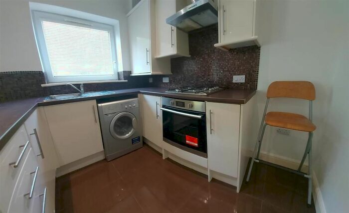 1 Bedroom Flat To Rent In Foxhole Road, St. Thomas, Swansea, SA1