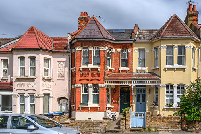 5 Bedroom Terraced House For Sale In Natal Road, London, N11