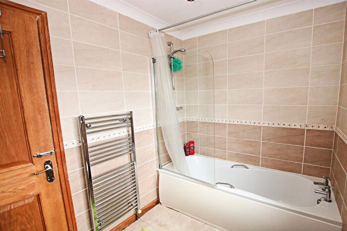 1 Bedroom Detached Bungalow For Sale In Vincent Close, Newmarket, CB8