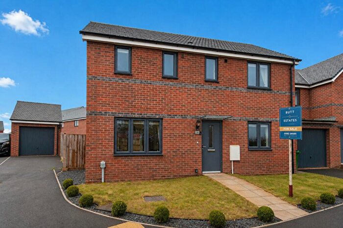 3 Bedroom Detached House For Sale In Aldridge Place, Exeter, EX1