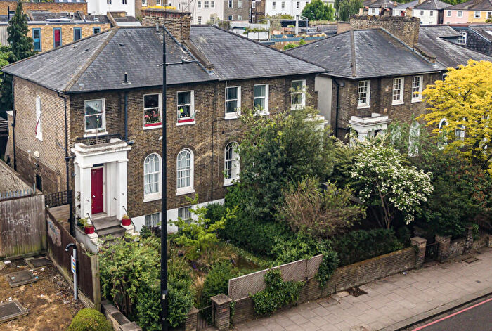 2 Bedroom Flat For Sale In Camden Road, Camden, NW1