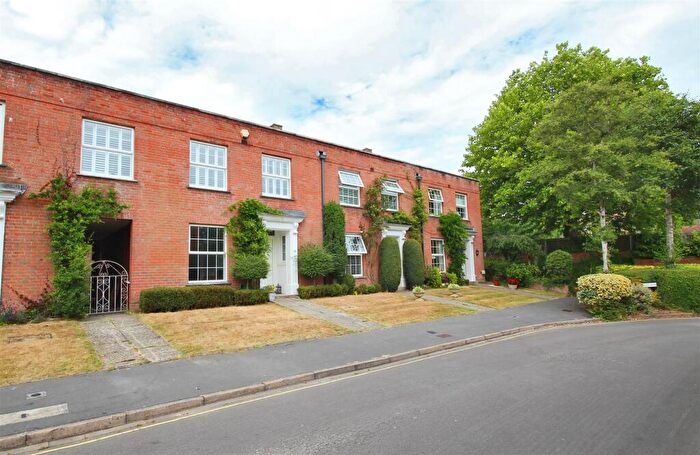 3 Bedroom Terraced House To Rent In Wykeham Place, Lymington, SO41