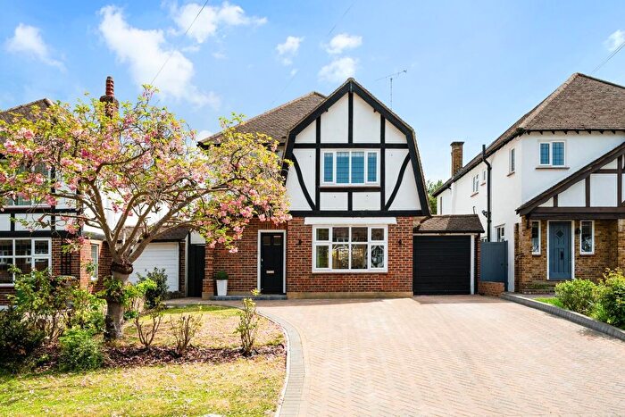 3 Bedroom Detached House For Sale In Chantry Hurst, Epsom, KT18