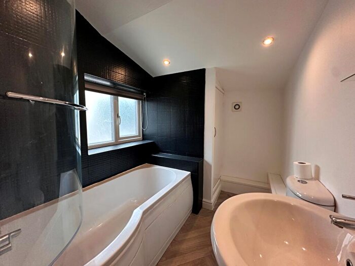 1 Bedroom Flat To Rent In Manchester Road, Denton, M34