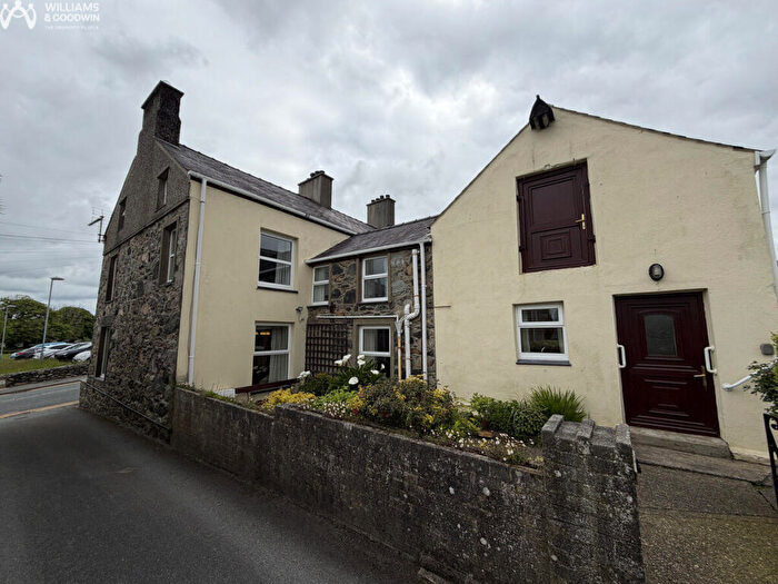 3 Bedroom End Of Terrace House For Sale In Grugan Terrace, Groeslon, Gwynedd, LL54