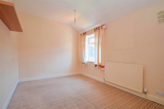 3 Bedroom Terraced House For Sale In Queens Road, Morley, Leeds, LS27