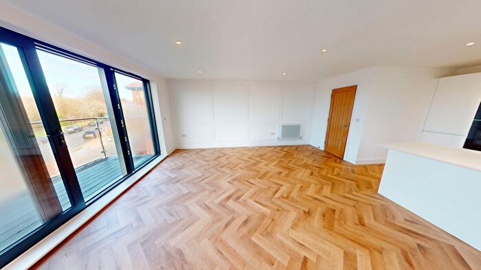 2 Bedroom Flat To Rent In Goldstone Crescent, Hove, BN3