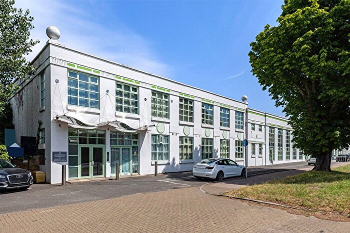 1 Bedroom Flat For Sale In Chertsey Road, Twickenham, TW1