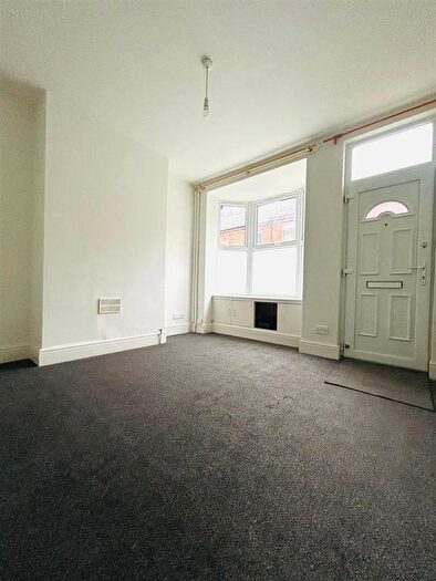 2 Bedroom End Terrace House To Rent In Manor Avenue, Nottingham, NG2