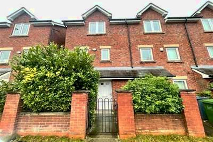 4 Bedroom House To Rent In Chorlton Road, Manchester, M15