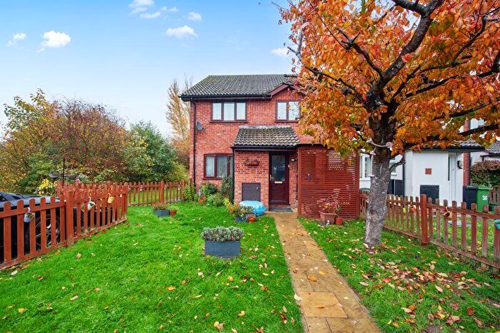 2 Bedroom Terraced House For Sale In Pettys Brook Road, Chineham, RG24