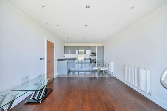 2 Bedroom Flat To Rent In Levett Square, Kew, Richmond, TW9