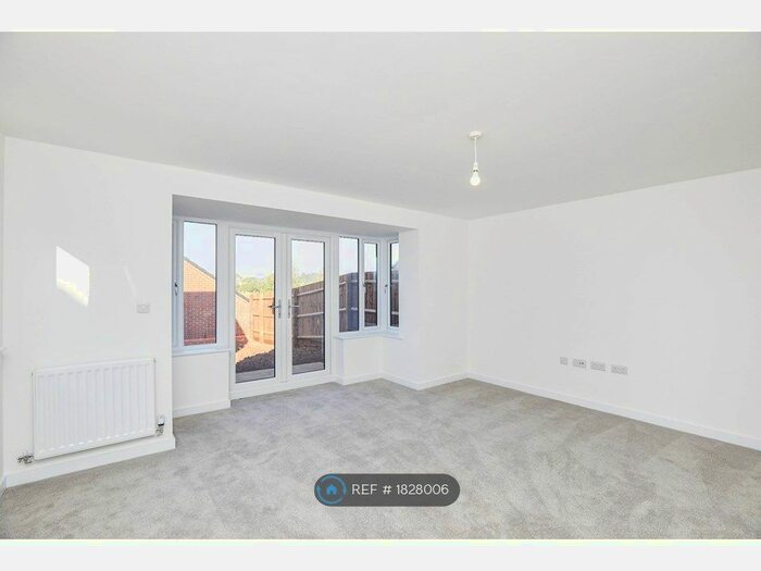 4 Bedroom Semi-Detached House To Rent In Robert Adam Road, Derby, DE22