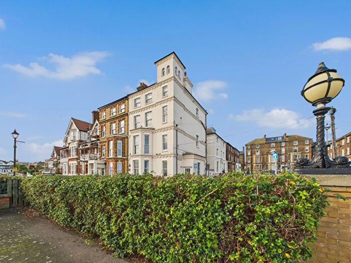 2 Bedroom Flat For Sale In Victoria Parade, Broadstairs, CT10