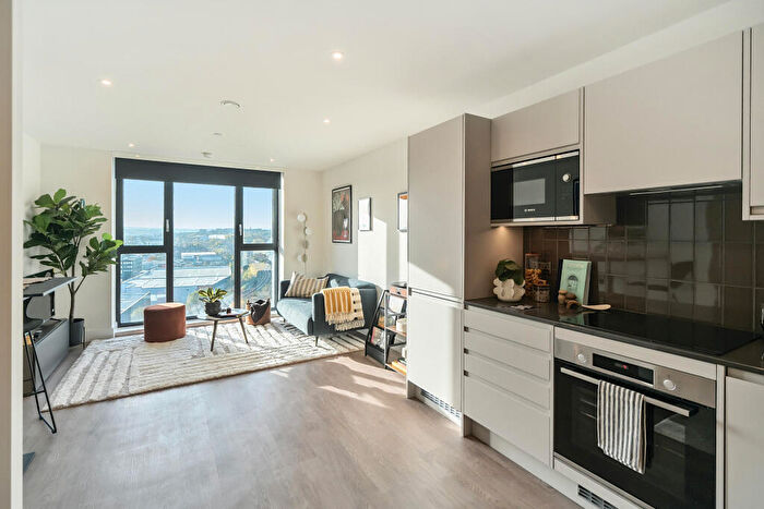 Apartment To Rent In Whitehall, Leeds, LS12