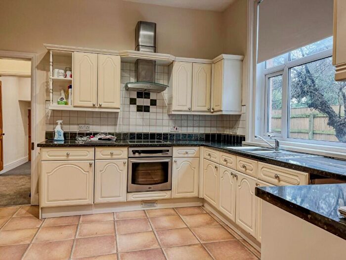 2 Bedroom Flat To Rent In Abbey Park Road, Grimsby, DN32