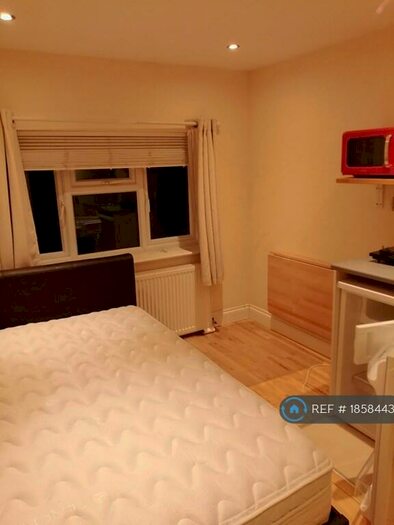 Studio To Rent In Hemswell Drive, London, NW9