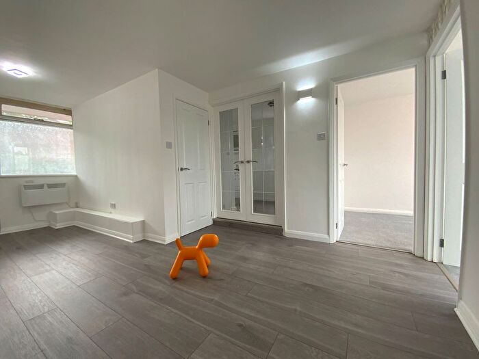 2 Bedroom Flat To Rent In Broad Street, Chesham, HP5