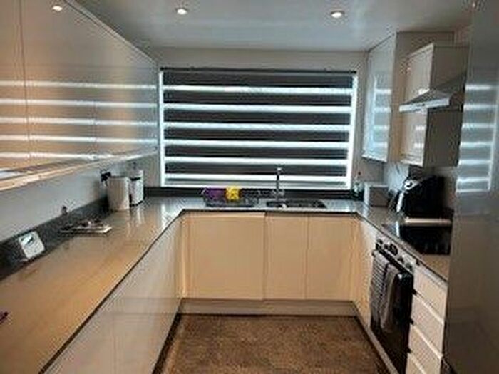2 Bedroom Flat To Rent In Wellington Court, Bury, BL8