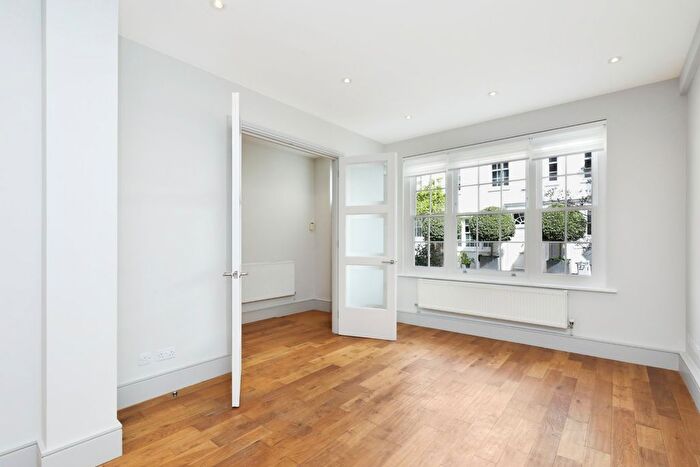 4 Bedroom Mews To Rent In Horbury Mews, London, W11