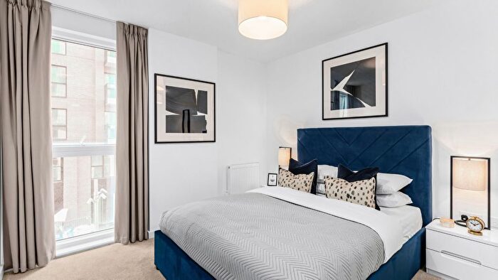 1 Bedroom Flat For Sale In Kenavon Drive, Reading, RG1