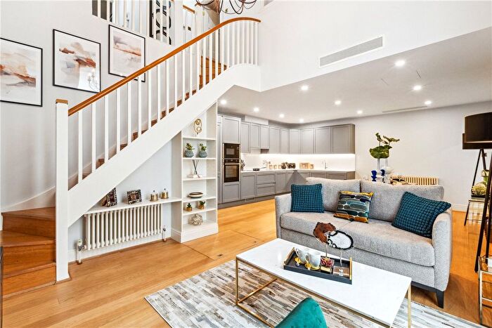 2 Bedroom Flat To Rent In Woods Mews, Mayfair, London, W1K