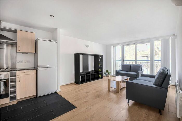 2 Bedroom Flat To Rent In Bowling Green Place, Borough, London, SE1