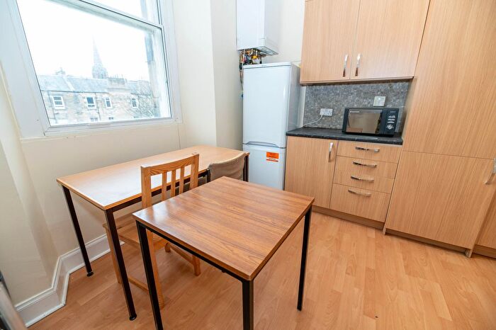2 Bedroom Flat To Rent In Dalkeith Road, Edinburgh, EH16