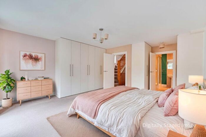 5 Bedroom Semi-Detached House For Sale In Purley Oaks Road, South Croydon, CR2