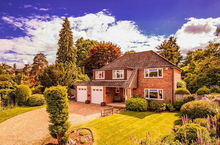 4 Bedroom Detached House For Sale In Dolphins, Lower Basildon, RG8