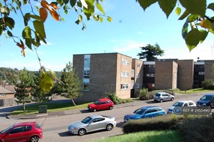 2 Bedroom Flat To Rent In Beech Drive, Berkhamsted, HP4