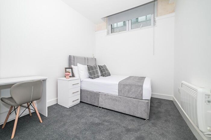 2 Bedroom Flat To Rent In Hartley Road, Nottingham, Nottinghamshire, NG7