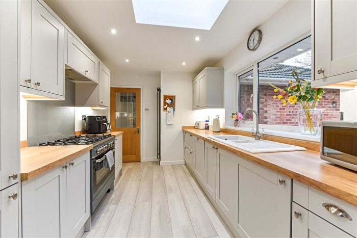 2 Bedroom Detached Bungalow For Sale In Whitebeam Close, Horndean, PO8