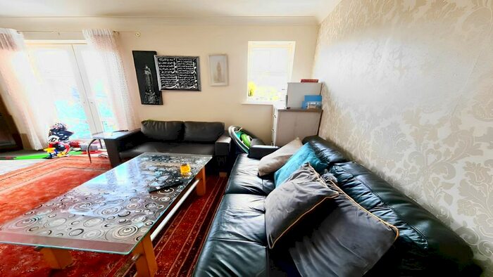 1 Bedroom Flat To Rent In Saunders Close, Ilford, IG1