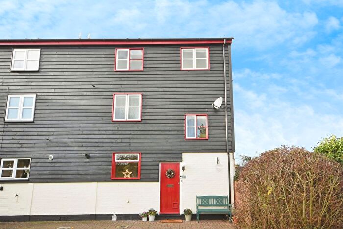 3 Bedroom Property For Sale In Barn View Road, Coggeshall, Colchester, CO6