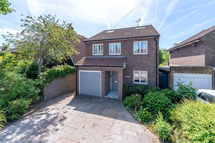 5 Bedroom Detached House For Sale In Old Farm Road, Hampton, TW12