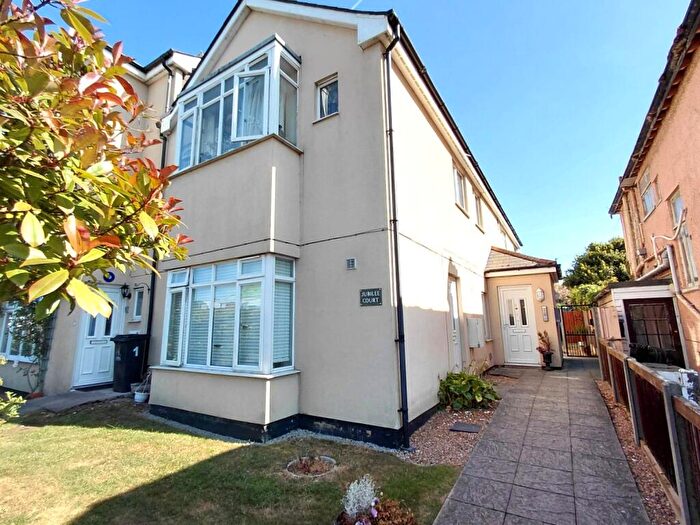 2 Bedroom Flat To Rent In Tankerton Road, Whitstable, Kent, CT5
