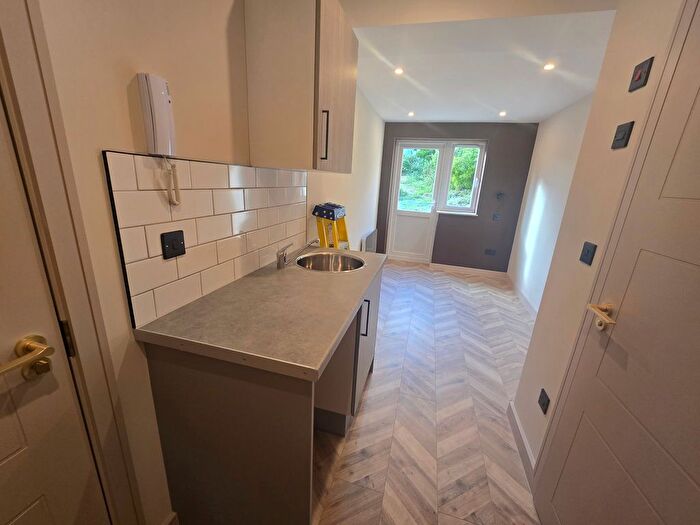 Studio To Rent In Bourne View, Greenford, UB6