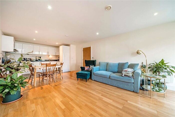 2 Bedroom Flat For Sale In Drayton Park, Highbury, N5