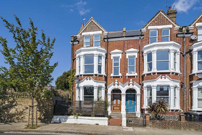 3 Bedroom Flat For Sale In Plympton Road, London, NW6