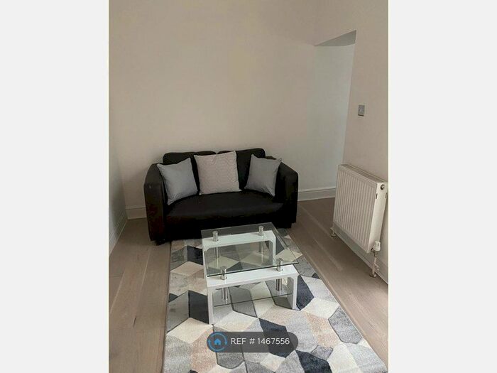 Studio To Rent In Leinster Gardens, London, W2