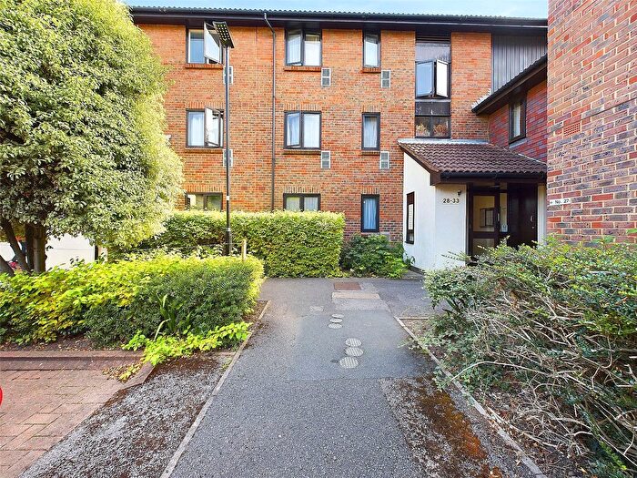 2 Bedroom Flat To Rent In Braybourne Drive, Isleworth, TW7