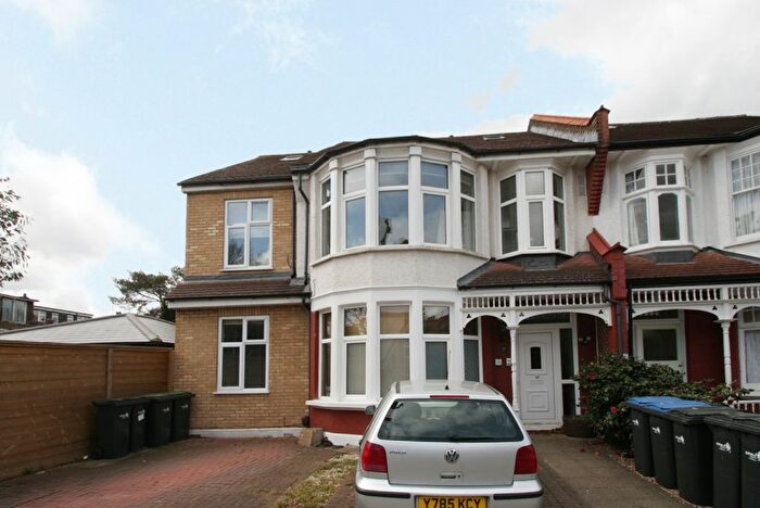 2 Bedroom Flat To Rent In Oakfield Road, London, N14