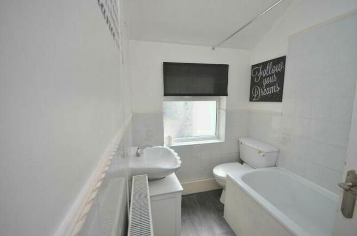 3 Bedroom Terraced House To Rent In Humberstone Road, Grimsby, DN32