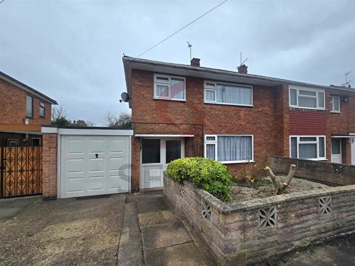 3 Bedroom Semi-Detached House To Rent In Dovedale Road, Thurmaston, Leicester, LE4
