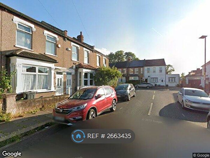 6 Bedroom Semi-detached House To Rent In Standard Road, Hounslow, TW4
